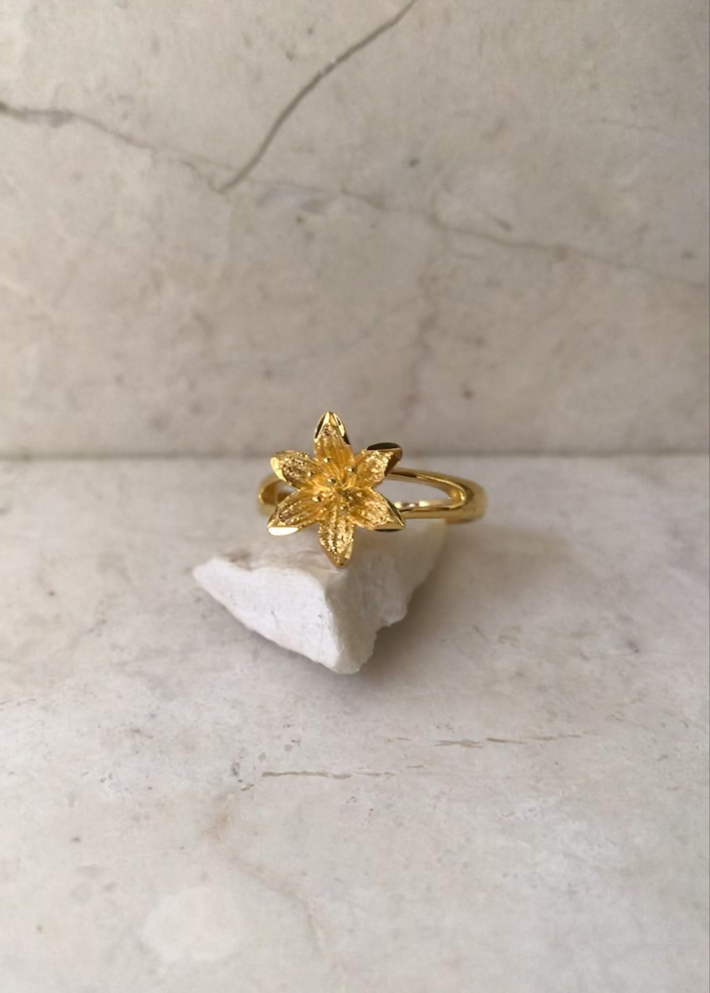 Island Lily Ring